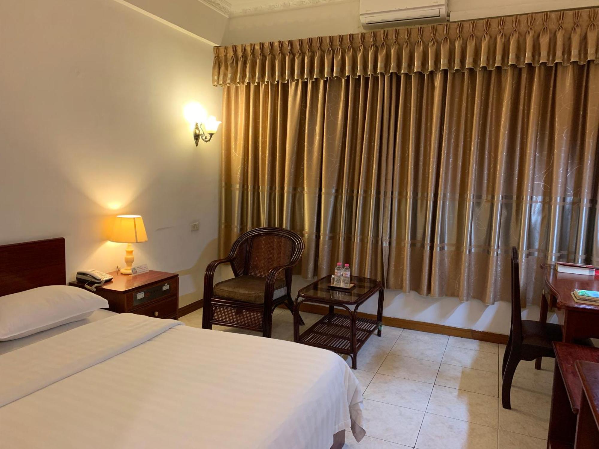 Chung Hsin Hotel 中信酒店 Phnom Penh Luaran gambar